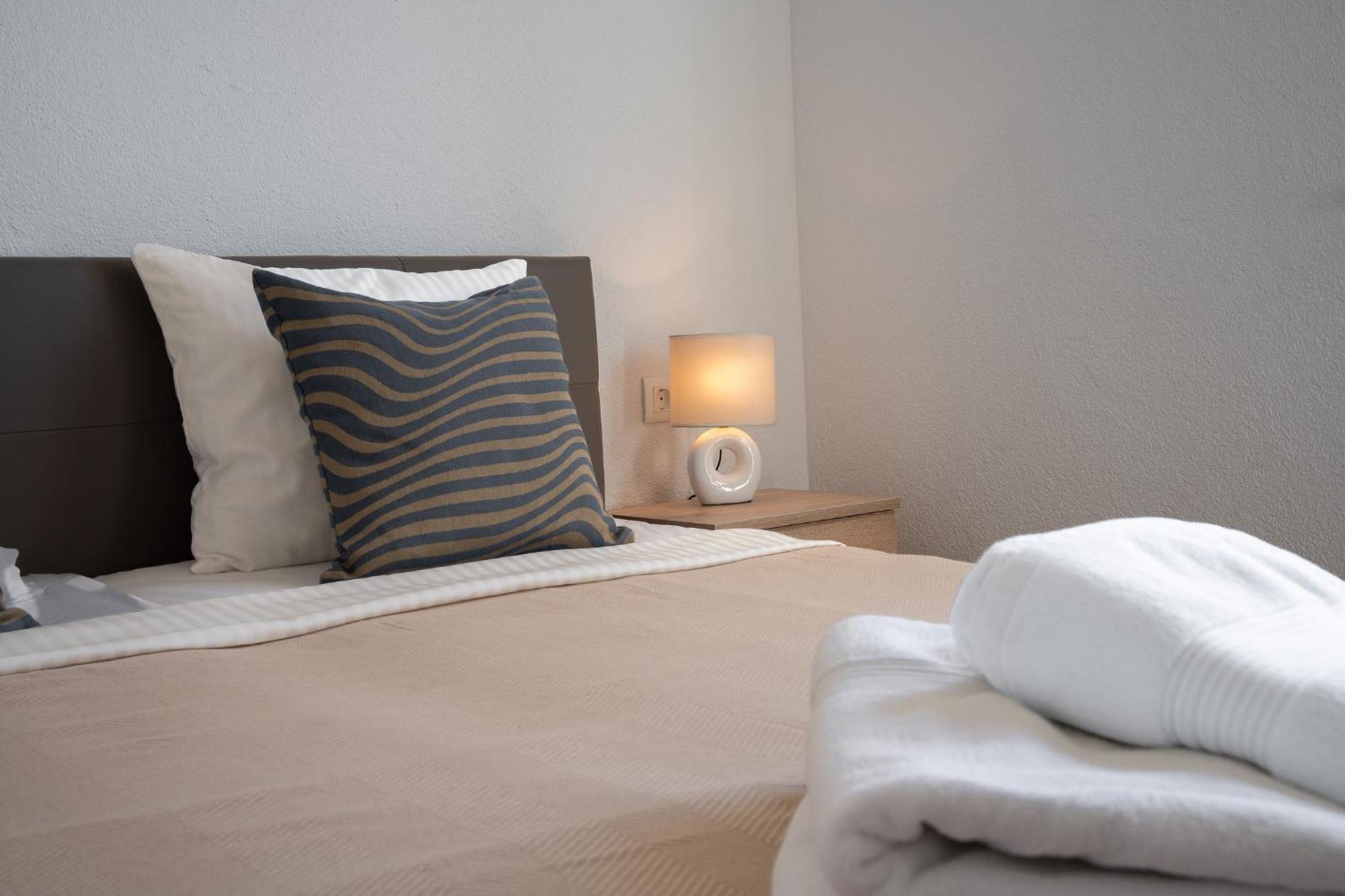Sunny Hill Apartments With Rooftop Pool Celina Exteriör bild
